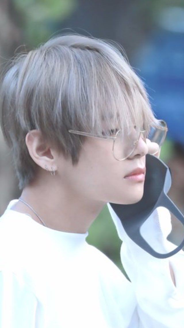 KIM TAEHYUNG AT YOUR SERVICE