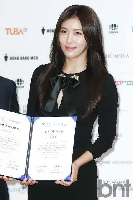 HaJiWonINTL's tweet photo. Ha Ji Won Helped Give Smiles To Vietnamese Children As Ambassador For Non-Profit
https://t.co/fzAg1QwePZ
#HaJiWon
#1023Philippines
#HaSaMo1023PH
#HaJiWonInternationalDomain https://t.co/rp1rOhA8Ep