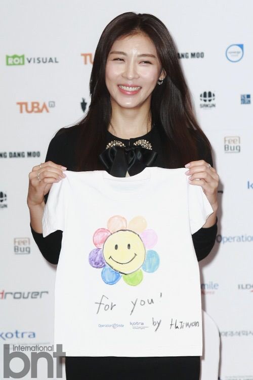 HaJiWonINTL's tweet photo. Ha Ji Won Helped Give Smiles To Vietnamese Children As Ambassador For Non-Profit
https://t.co/fzAg1QwePZ
#HaJiWon
#1023Philippines
#HaSaMo1023PH
#HaJiWonInternationalDomain https://t.co/rp1rOhA8Ep
