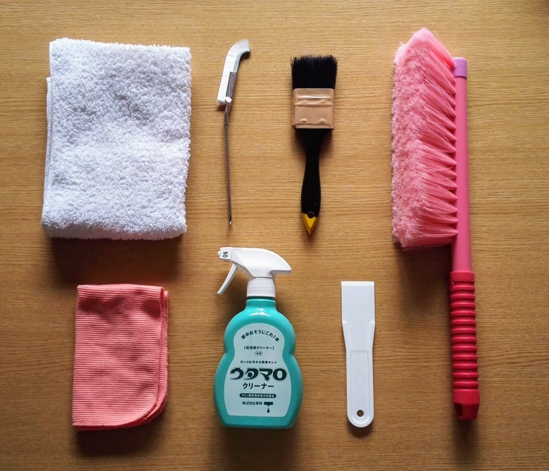 星わにこ 片付けトントンの動画にはまりすぎて グッズを揃えてしまった Amazonでjブラシを探すと 芋づる式に洗車ブラシ やウタマロクリーナー はけブラシをお勧めされるので皆考えていることは同じだった はけには布テープも巻いた