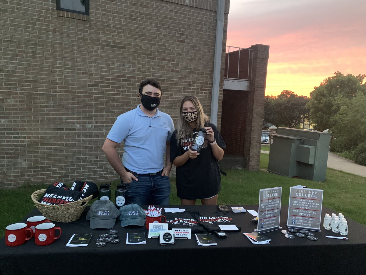 Firstcollege_'s tweet image. Come see us outside the BCM! We have popsicles!