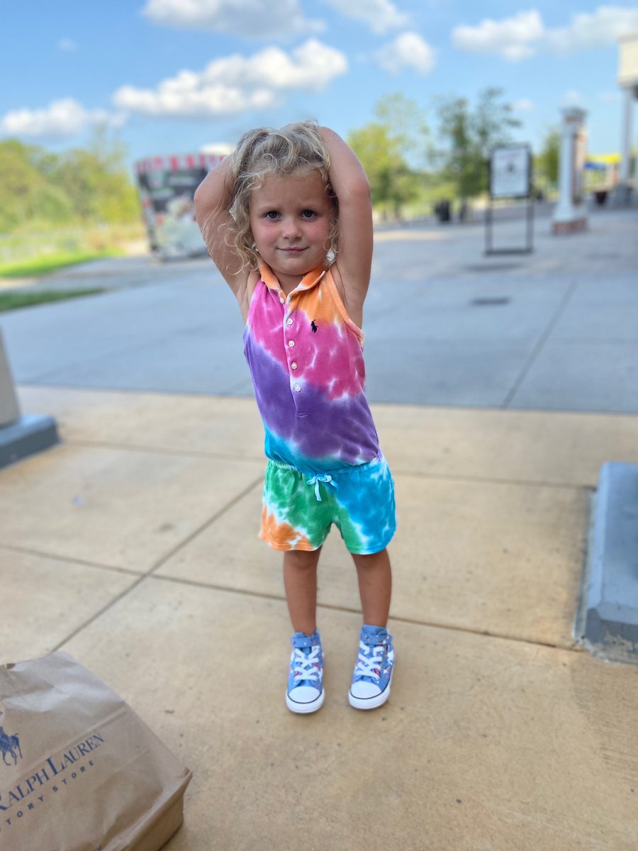 formerballer's tweet photo. @RalphLauren  Blakely loving her new outfit https://t.co/9iZaeIPbpQ