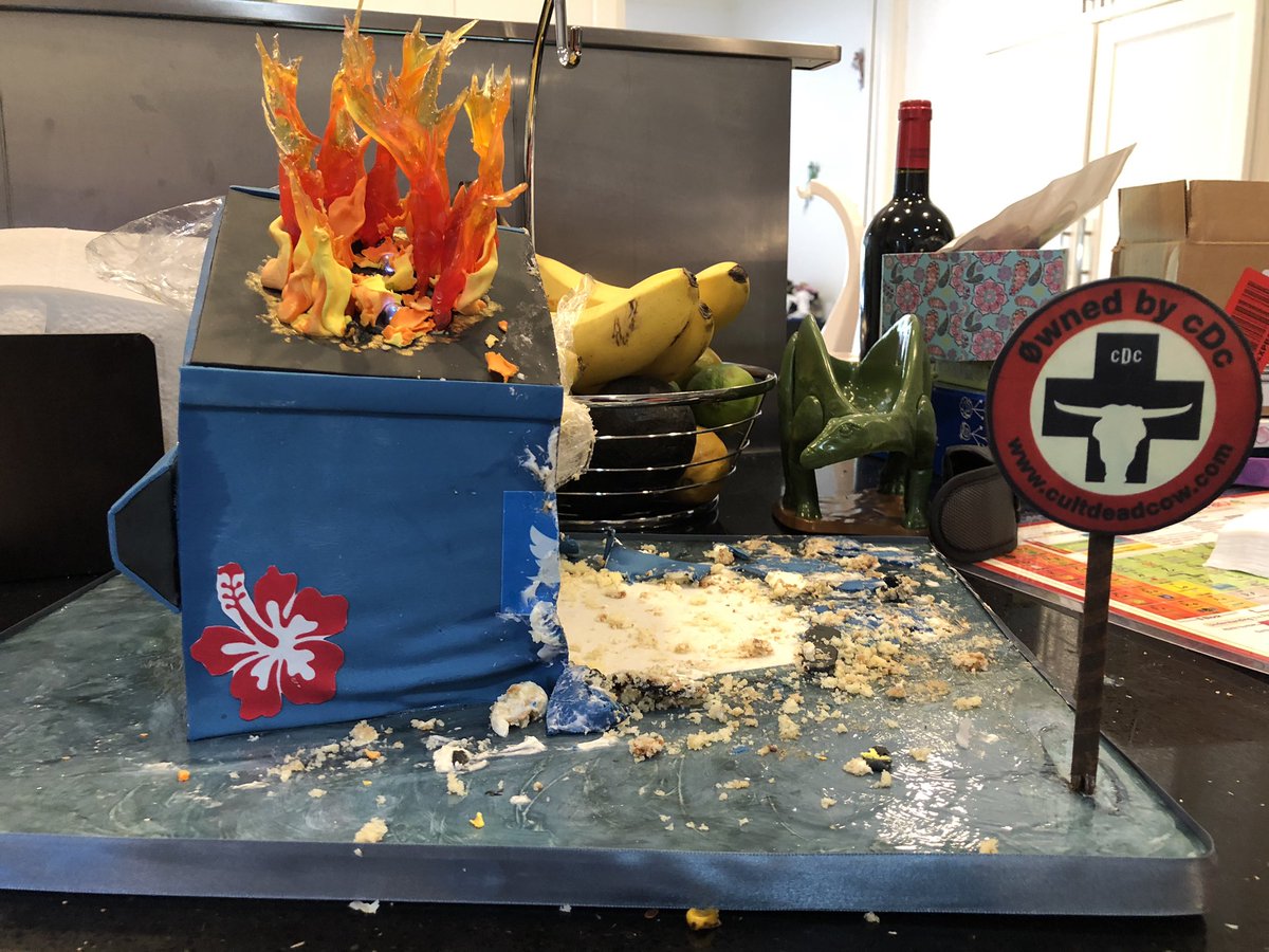 k8em0's tweet photo. O #DumpsterFireCake
O #DumpsterFireCake
We loved you well, but now it’s time to send you floating along.
Thanks again @GuardianCosmos for giving me an excellent gift, and thank you Carla @honeycrumbcakes for engineering this decadent edible tribute to #2020DumpsterFire
🗑 🔥 🍰 https://t.co/wQDIqy5upo