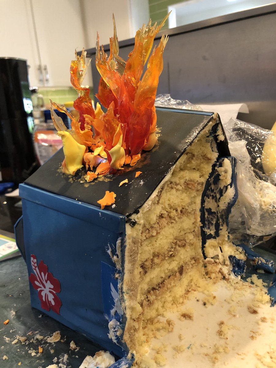 k8em0's tweet photo. O #DumpsterFireCake
O #DumpsterFireCake
We loved you well, but now it’s time to send you floating along.
Thanks again @GuardianCosmos for giving me an excellent gift, and thank you Carla @honeycrumbcakes for engineering this decadent edible tribute to #2020DumpsterFire
🗑 🔥 🍰 https://t.co/wQDIqy5upo
