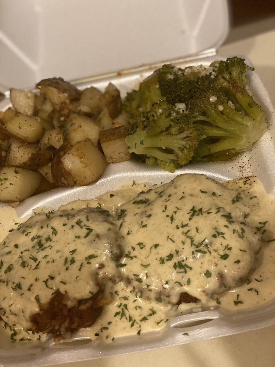 TrellyTreasures's tweet photo. Four words: CRAB CAKES. NO FILLERS... 🥵 https://t.co/wWGj0FIOGi