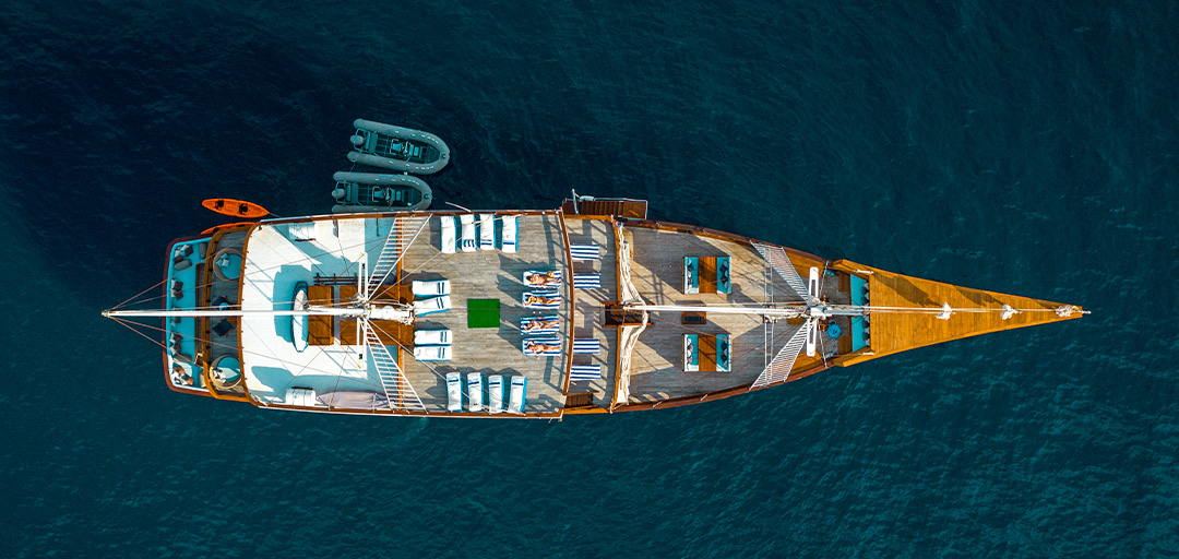 themajoceanic's tweet photo. Ready to cruise the Indonesian seas with our fore deck - Jack Sparrow onboard. #oceaniconboard
Booking inquiry:
info@themajoceanic.com
+62 811 3898419 (Ringga)
#komodoisland #explorekomodo #travelandleisure #yacht #boat #luxurylifestyle #spiceislands #padarisland #rajaampat https://t.co/qJH877qfQY