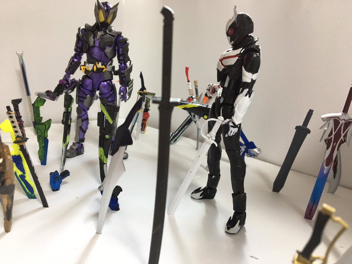 Nk Mu ダンボールと画用紙と適当な武器でゼロワン最終回再現 アークスコーピオンの代わりにアーツ滅で代行 アタッシュカリバーがもっとほしいですね 実際に簡易ジオラマするとマジで無限の剣製っぽい 仮面ライダーゼロワン