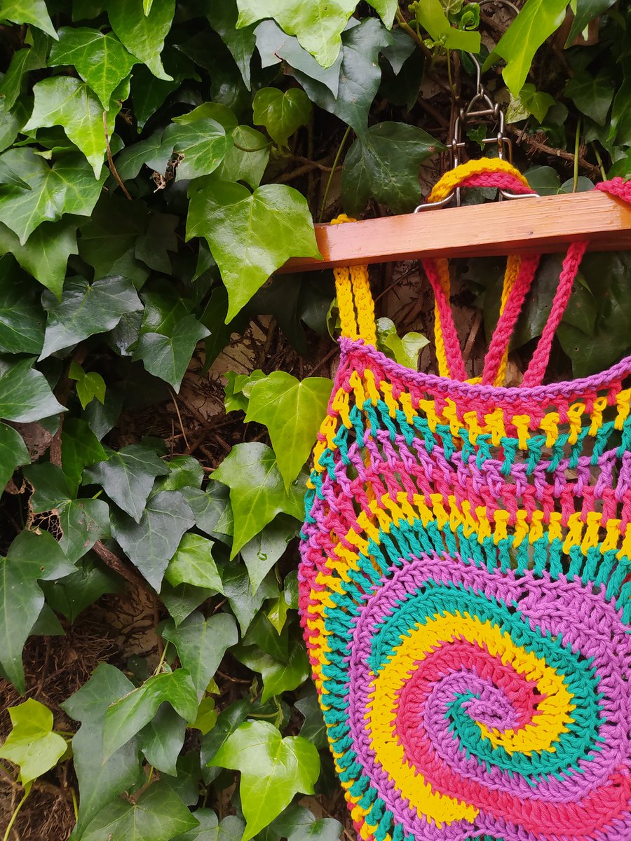 more_nyt's tweet photo. BuenoOo me di cuenta de que acá no subí nada, empecé con un emprendimiento de tops (por ahora solo eso) tejidos a crochet con muchos colores, a pedido y medida, todos los talles y sin género.
@ tejidos.supralunares en ig
Se agradece la difusión🌼💜 https://t.co/FJDqpdhTxA