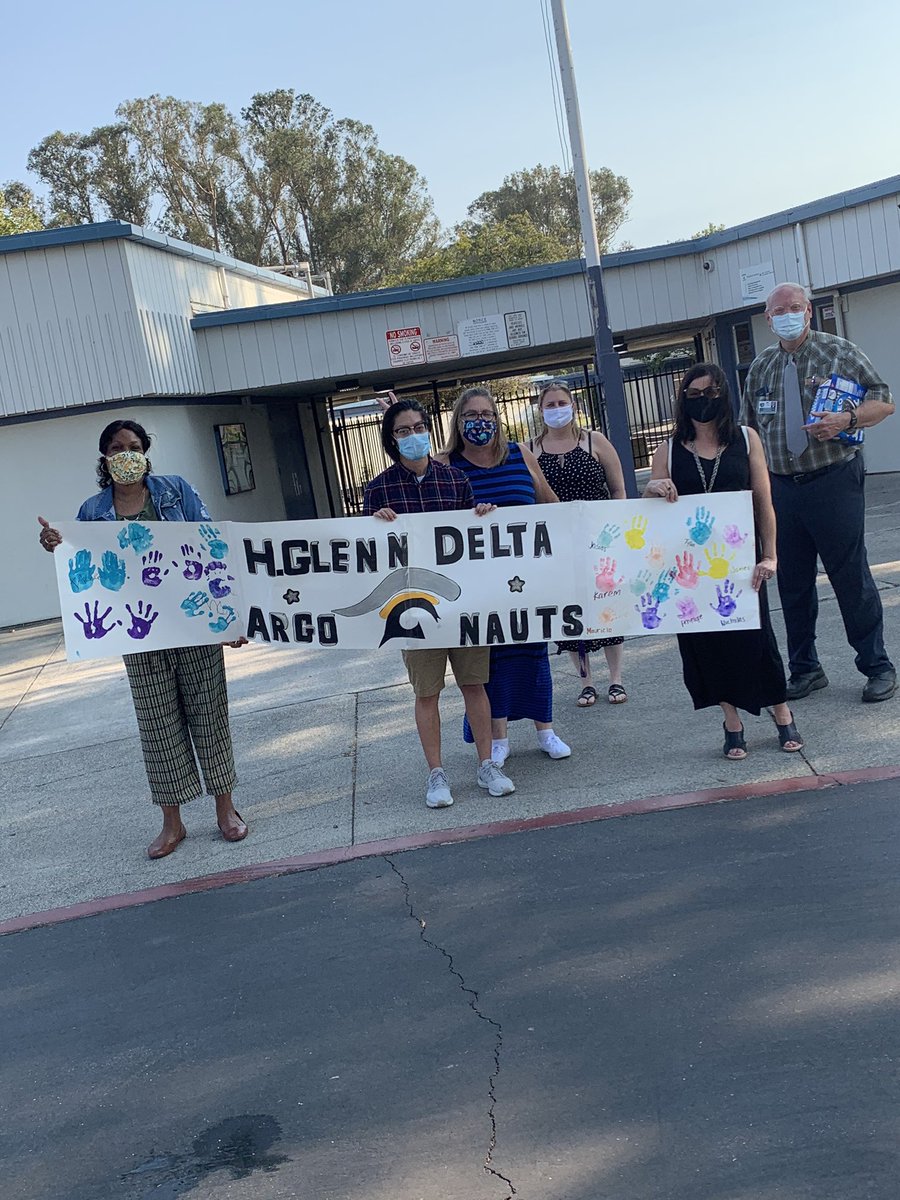 jmgsca's tweet photo. H. Glenn Richardson drive-through back to school night with boardmember Wilson good fun! https://t.co/rMGy4PL0y9