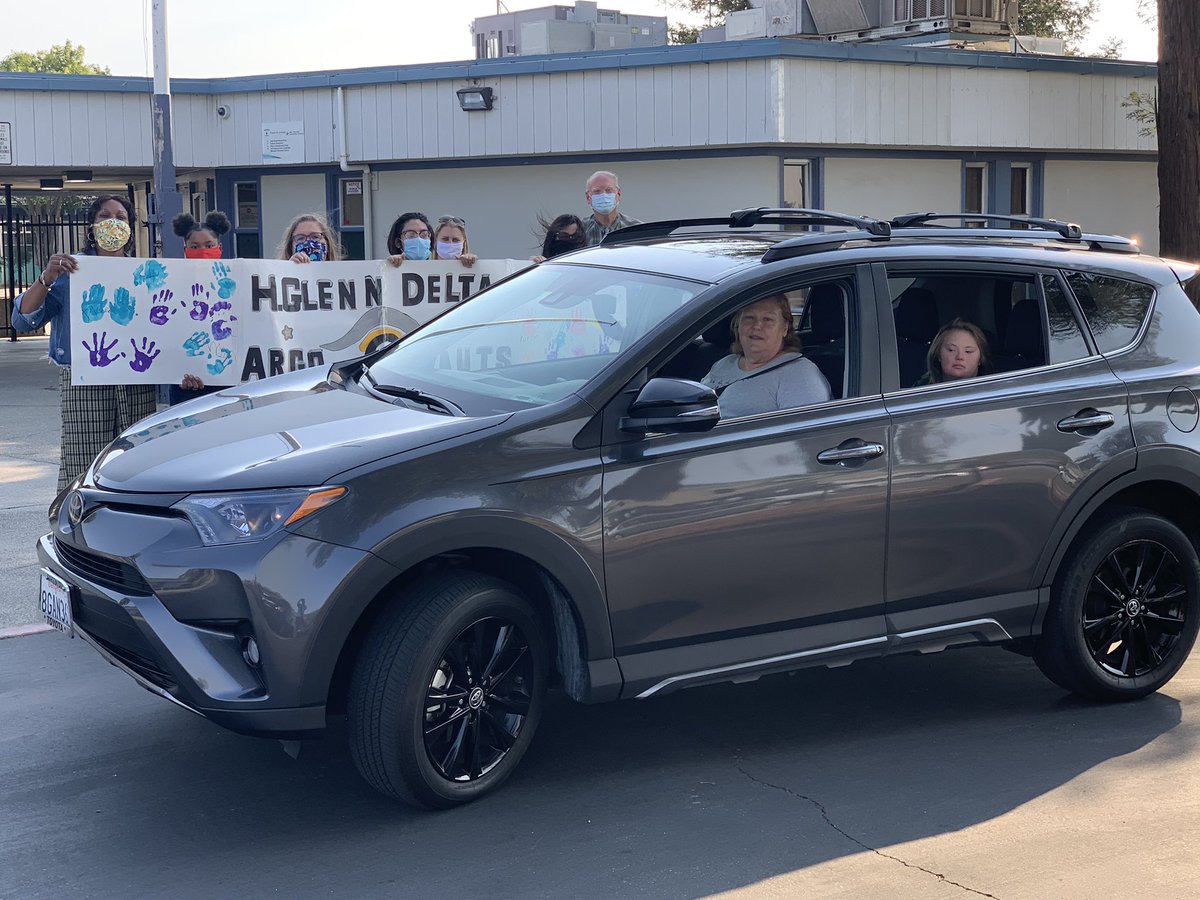 jmgsca's tweet photo. H. Glenn Richardson drive-through back to school night with boardmember Wilson good fun! https://t.co/rMGy4PL0y9