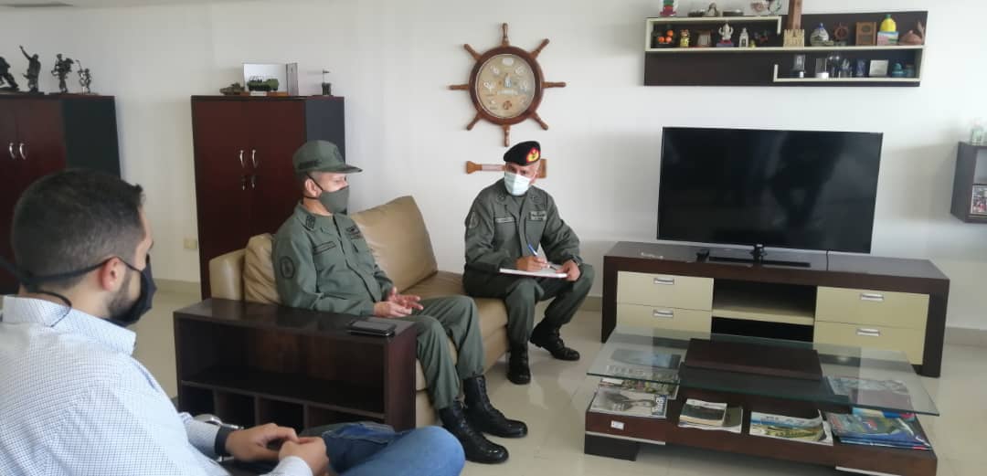 AB_COMANDOIMB's tweet photo. #03SEP Visita del GD Pedro José Caldera Pérez, presidente de @EMSOVEN con el fin de iniciar proyecto de recuperación de Vehículos Multipropósitos "Tiuna"  para incrementar el Apresto Operacional de la Infantería de Marina Bolivariana. INDEPENDENCIA O NADA! https://t.co/6exAINFOtf