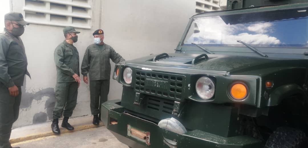 AB_COMANDOIMB's tweet photo. #03SEP Visita del GD Pedro José Caldera Pérez, presidente de @EMSOVEN con el fin de iniciar proyecto de recuperación de Vehículos Multipropósitos "Tiuna"  para incrementar el Apresto Operacional de la Infantería de Marina Bolivariana. INDEPENDENCIA O NADA! https://t.co/6exAINFOtf