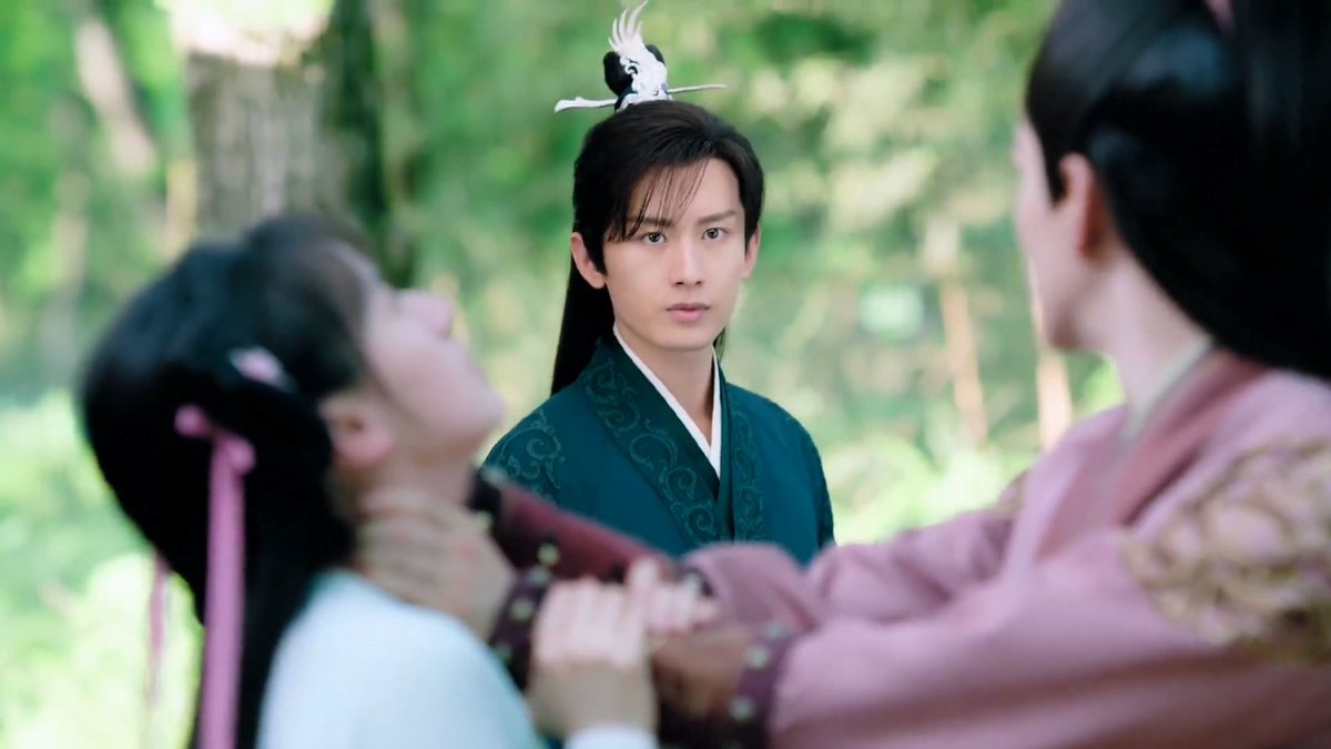 Wu tong took Xuanji hostage. He asked Sifeng to kneel if he wanna save her. He almost did. Then, he swiftly overtun the situation. #Episode5  #LoveAndRedemption