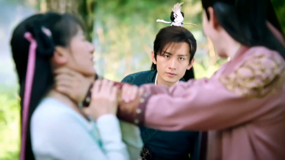 Wu tong took Xuanji hostage. He asked Sifeng to kneel if he wanna save her. He almost did. Then, he swiftly overtun the situation. #Episode5  #LoveAndRedemption