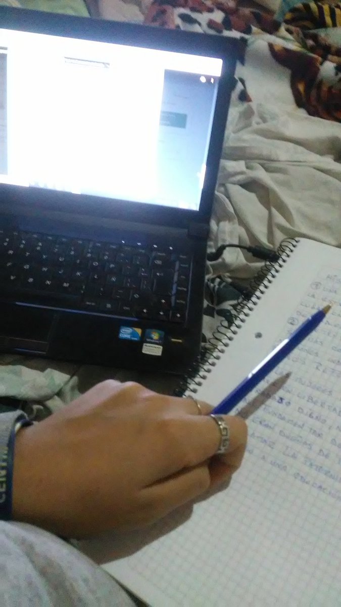 SoofiBasualdo's tweet photo. Quien carajo iba a decir q a esta altura iba a estar estudiando.. #Cuarentini https://t.co/hkNzPlT8y8