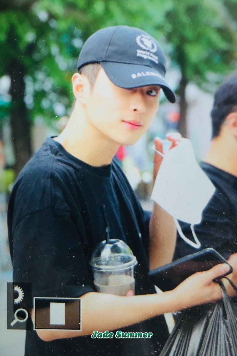 JADEsummer621's tweet photo. 200904 뮤직뱅크 프리뷰

😳💘

#KARD #카드 #JSEPH #제이셉 #김태형 https://t.co/sNm1L9n3b3