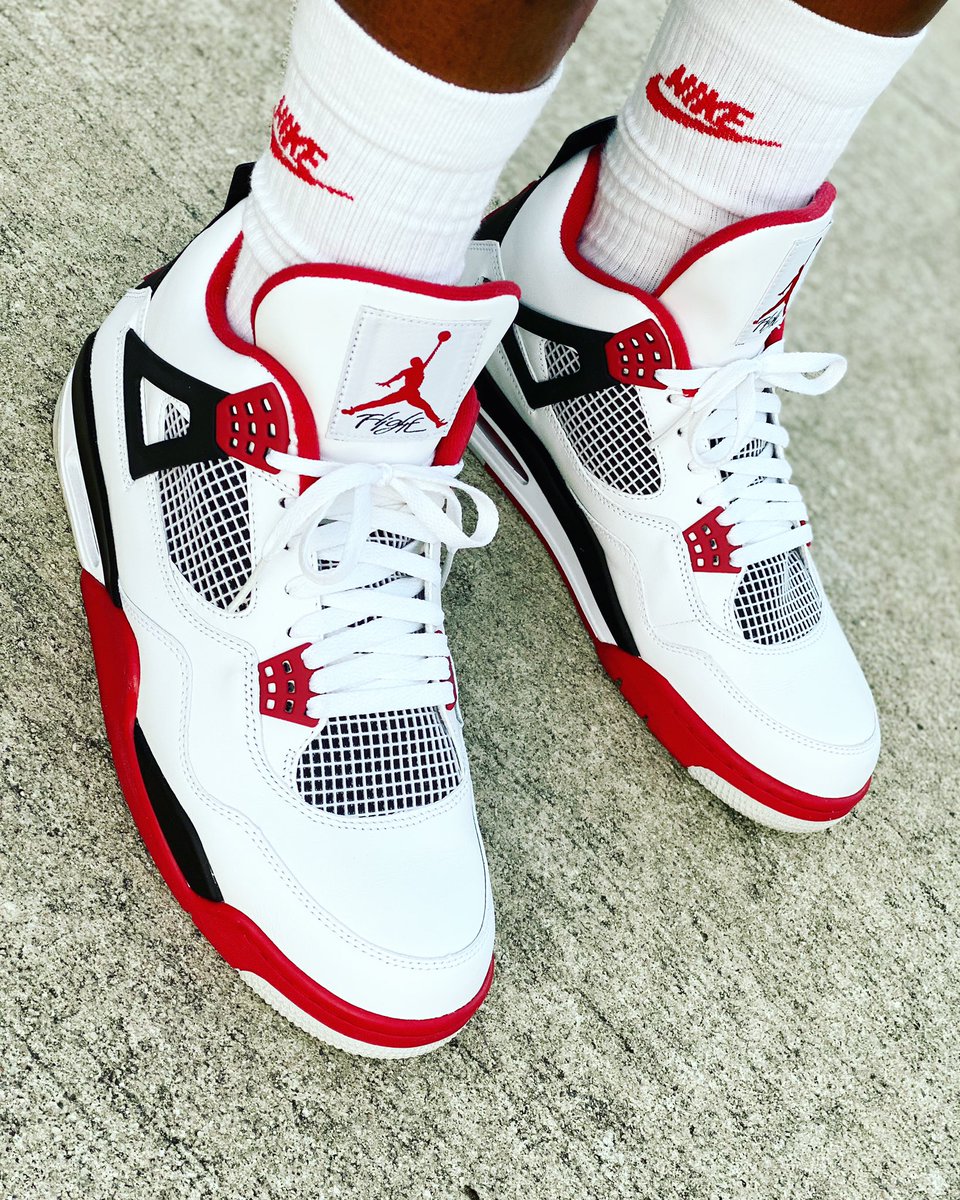 soleguru's tweet photo. Fire Red IV’s for the evening
#wdywt #AirJordan #firered4
#YourSnearkersAreDope #kotd https://t.co/Nht8uG3o7l