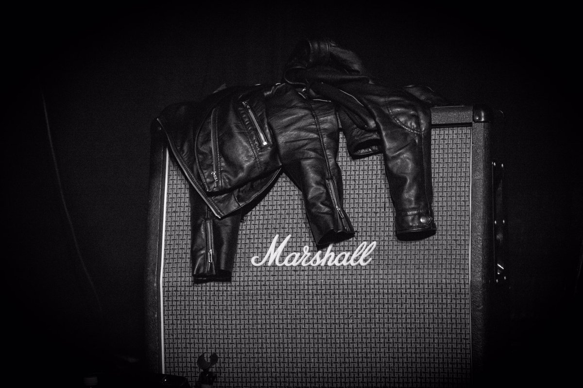 fantailmedia's tweet photo. Sometimes it’s the moments between soundcheck and when the band kicks off. #MarshallAndLeathers. #livemusicphotography #notposed #realrockandroll https://t.co/O5QWW4rcgH