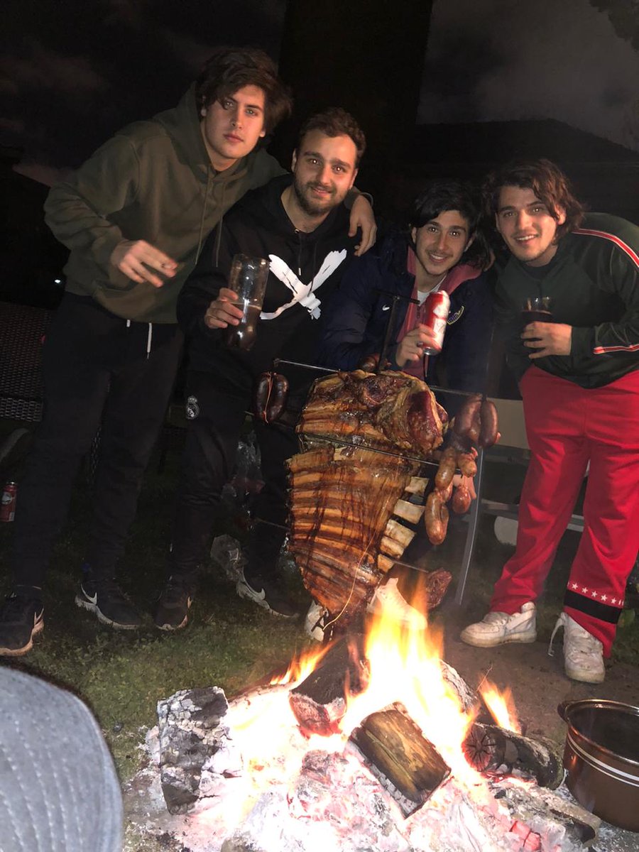 casarena15's tweet photo. Se queja con 10 garrotes. https://t.co/23LeoJBDeK