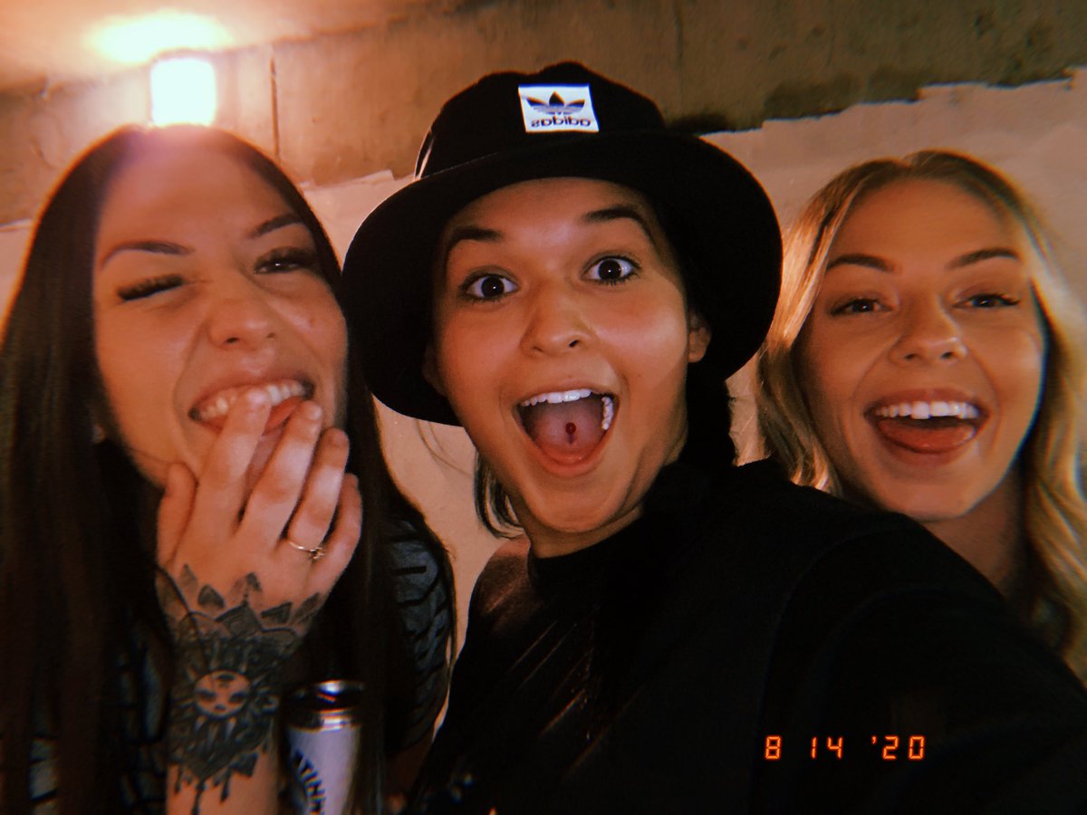 rapture_photos's tweet photo. Just some cuties 🤷🏽‍♀️ @MichelleTena https://t.co/Tp1nFgewYU
