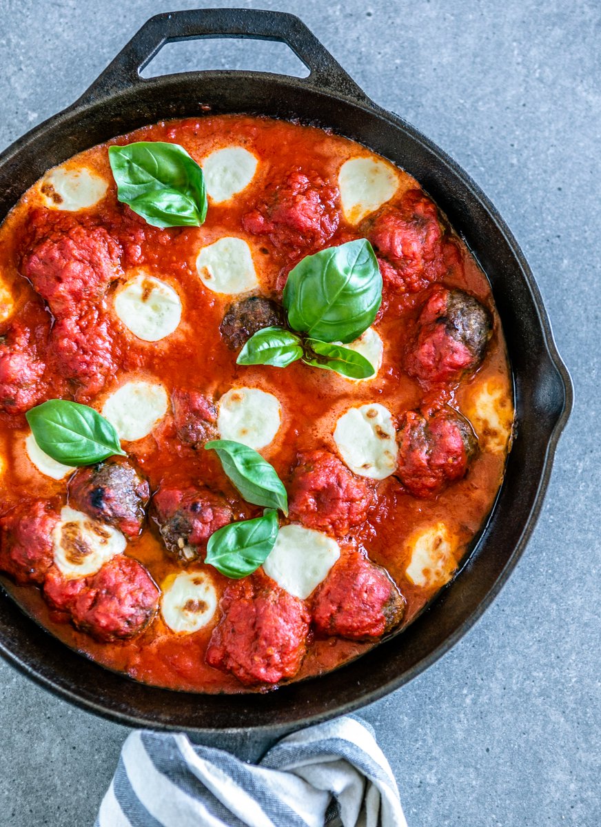 #ad This easy Cheesy Beef Meatball Bake recipe is a perfect weeknight meal. For the recipe visit azestybite.com/cheesy-beef-me…

@beeflovingtx #beeflovingtexans