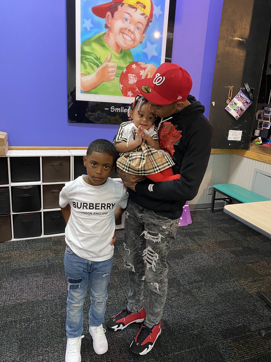 PjBaby18's tweet photo. Happy Bday baby girl ❤️❤️❤️❤️❤️🥳🥳🥳🥳🥳We missing Giannis ❤️ But my kids my Life literally💯💗❤️🖤 https://t.co/ivfgNatKty