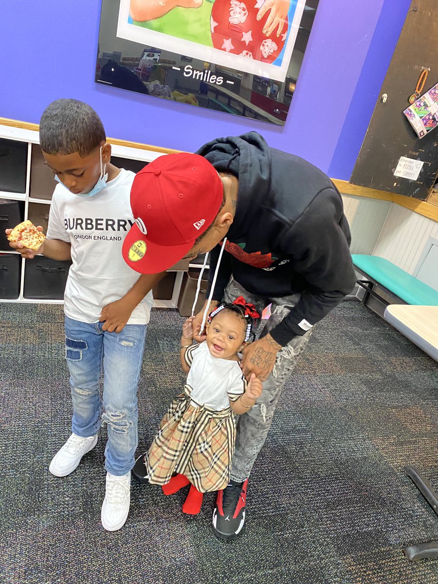 PjBaby18's tweet photo. Happy Bday baby girl ❤️❤️❤️❤️❤️🥳🥳🥳🥳🥳We missing Giannis ❤️ But my kids my Life literally💯💗❤️🖤 https://t.co/ivfgNatKty