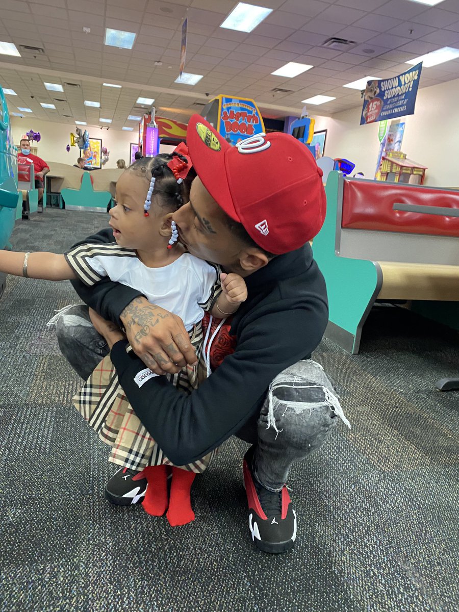 PjBaby18's tweet photo. Happy Bday baby girl ❤️❤️❤️❤️❤️🥳🥳🥳🥳🥳We missing Giannis ❤️ But my kids my Life literally💯💗❤️🖤 https://t.co/ivfgNatKty