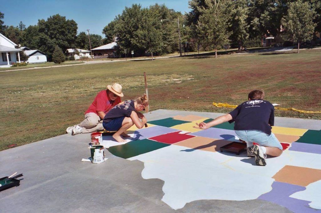 UNLGeography's tweet photo. #ThrowbackThursday
🎨 early 2000s #UNLGeography #GeographyStudentOrganization #GSO #GammaThetaUpsilon #GTU @GTU_1928 🗺
Giving back. Paying it forward.
📸 Claire Brown Inbody
#ThrowbackThursdays #Throwback @involvedunl #UNL https://t.co/ee4KDF9NnK