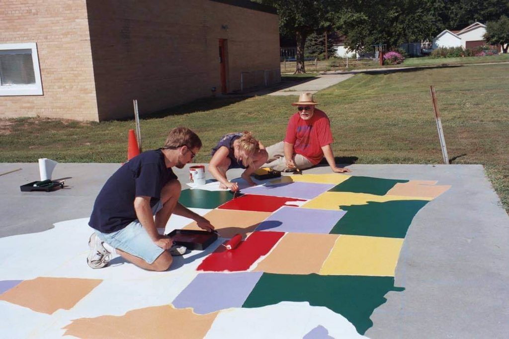 UNLGeography's tweet photo. #ThrowbackThursday
🎨 early 2000s #UNLGeography #GeographyStudentOrganization #GSO #GammaThetaUpsilon #GTU @GTU_1928 🗺
Giving back. Paying it forward.
📸 Claire Brown Inbody
#ThrowbackThursdays #Throwback @involvedunl #UNL https://t.co/ee4KDF9NnK