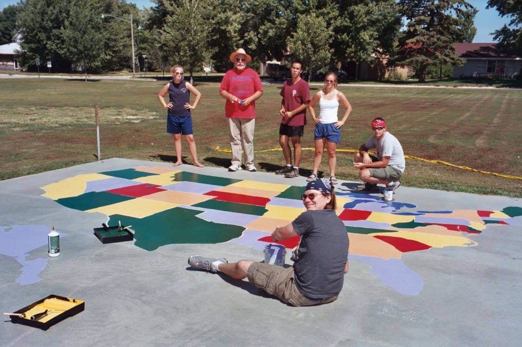 UNLGeography's tweet photo. #ThrowbackThursday
🎨 early 2000s #UNLGeography #GeographyStudentOrganization #GSO #GammaThetaUpsilon #GTU @GTU_1928 🗺
Giving back. Paying it forward.
📸 Claire Brown Inbody
#ThrowbackThursdays #Throwback @involvedunl #UNL https://t.co/ee4KDF9NnK