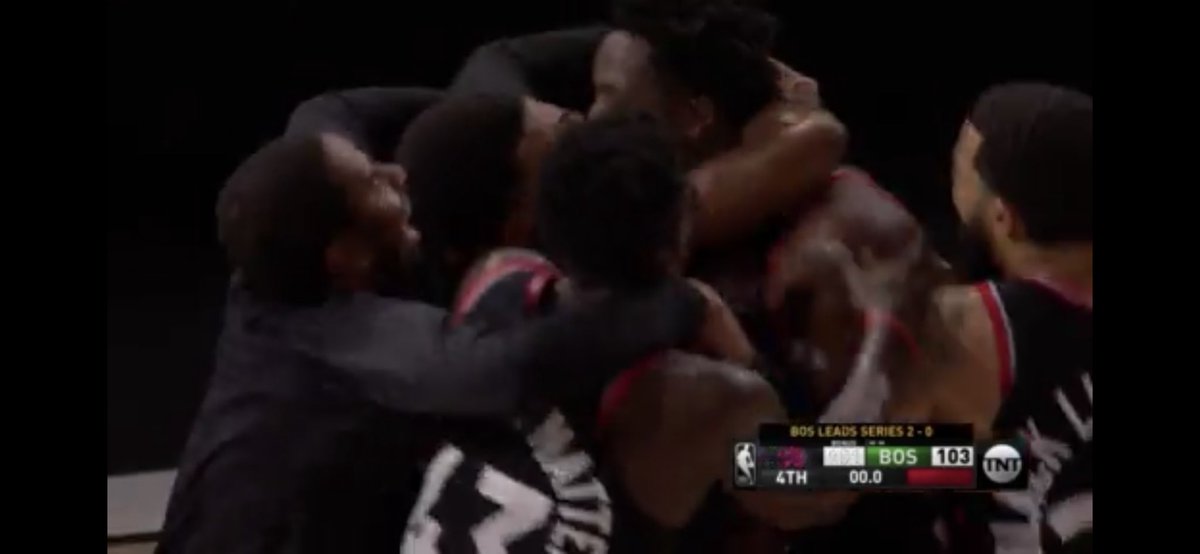 Oscar_OGz's tweet photo. RAPTORS! Onfire! @Raptors https://t.co/8pIFoEU601