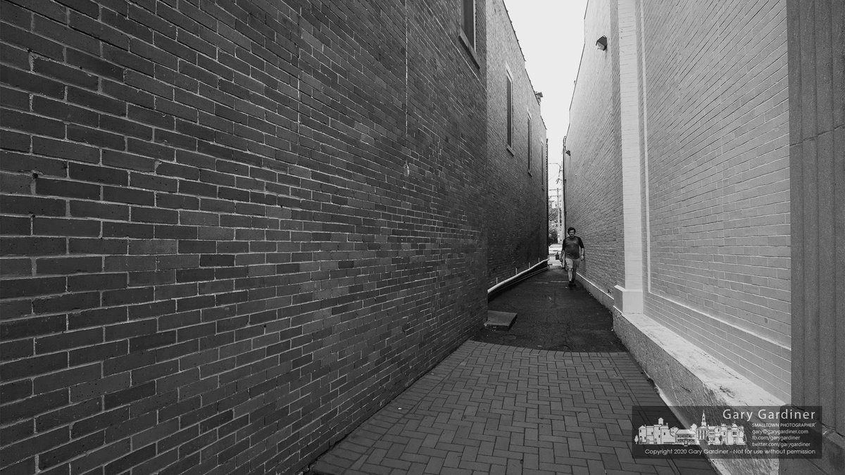 mnmlst_com's tweet photo. Brick alley. #mnmlst #mnmlstphoto #blackandwhite #monoart #blackandwhiteimage #bw #blackandwhite #blackandwhitephotography #bnw #bnw_captures #blackandwhiteonly #monochromatic #monotone #instablackandwhite #blackandwhitephoto https://t.co/p1dAo8ttno