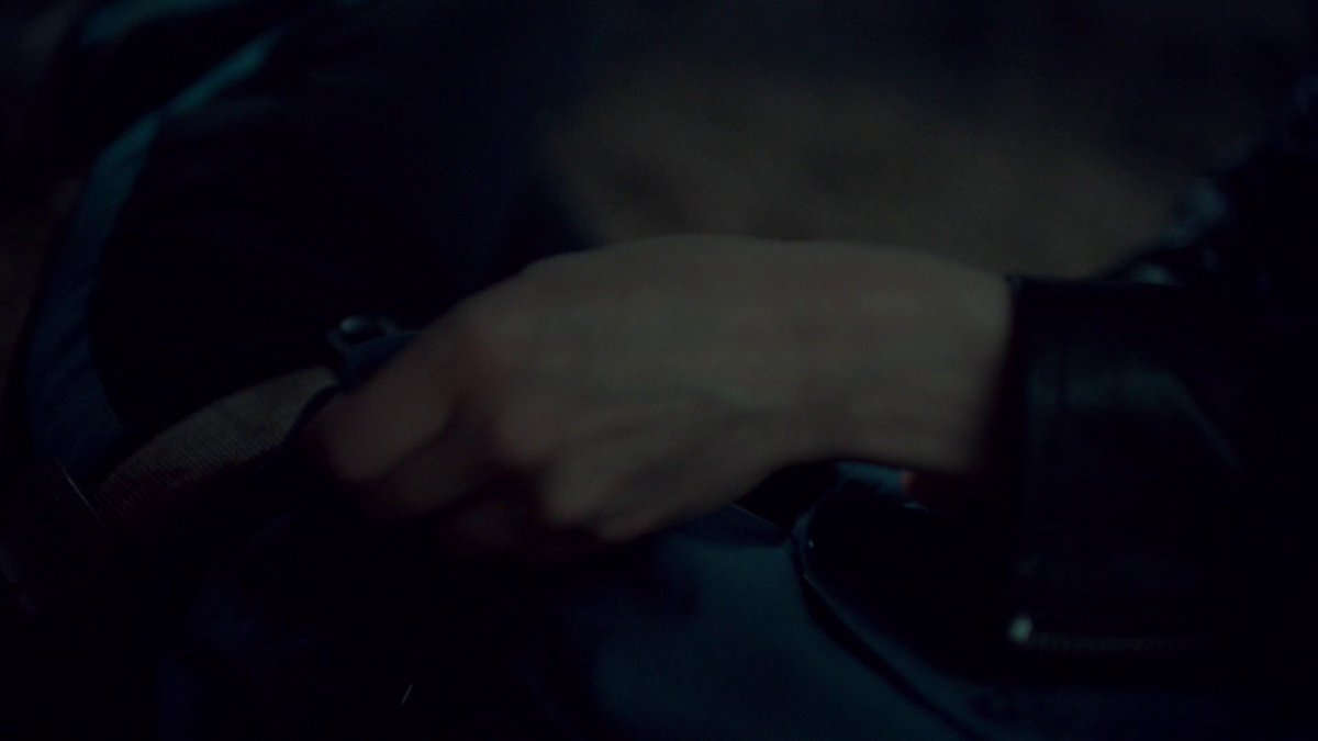 viking_elf's tweet photo. 3/3
Cuts to barn where Nicole is dying
I think in one of these timelines, Nicole actually dies
#WynonnaEarp says going to see your BFF one last time runs in the family
How would she know Nicole was dying? She didn't see her get hurt. #MultipleTimelinesTheory https://t.co/i2TIunhcwv