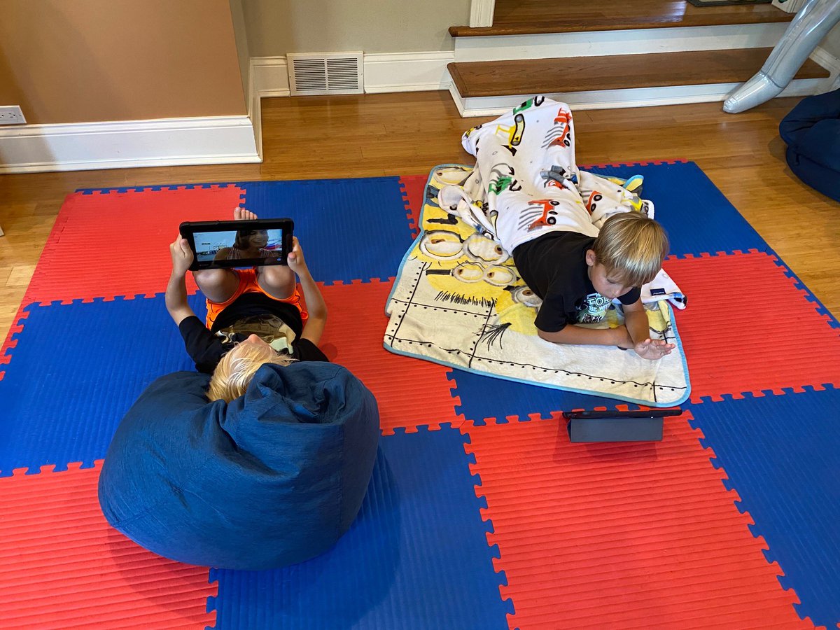 1mrsbedingfield's tweet photo. ๐๐Flexible seating even happens at home during eLearning! ๐ @IvyHillEagles #morefocused #movement ๐ค https://t.co/AqEiVrmJun