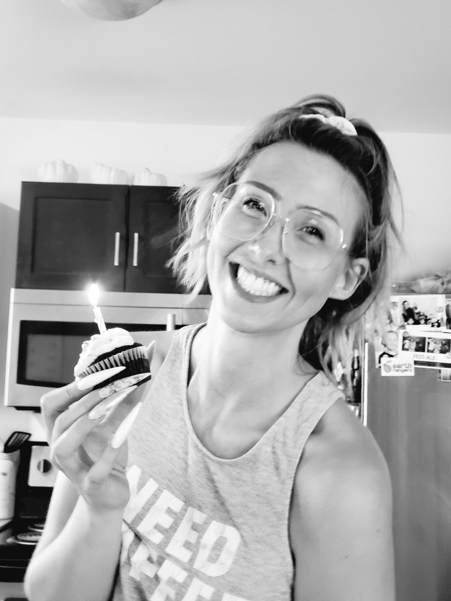 Jessilynxxo's tweet photo. 29 isn't too bad, my kiddies even made me gluten-free cupcakes https://t.co/ggSFCvcTpI