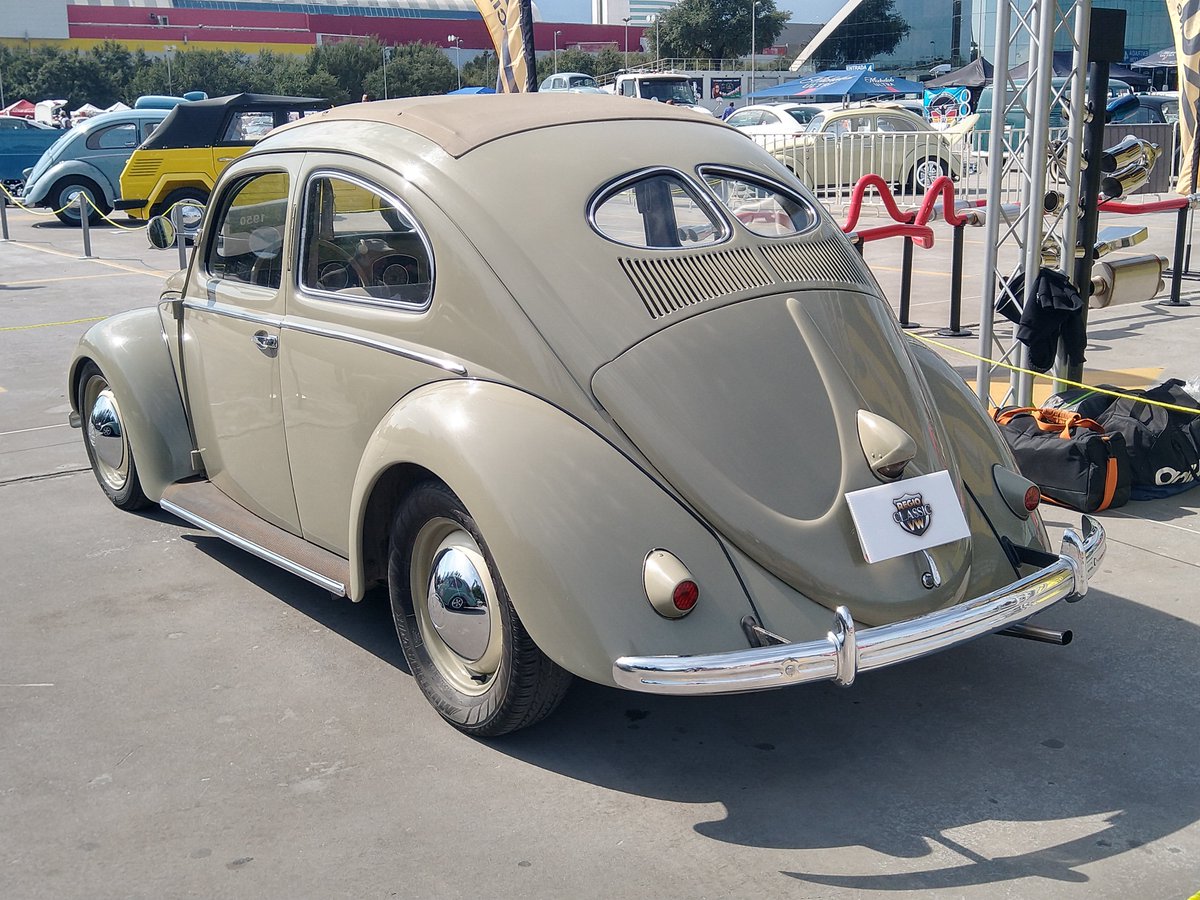 RogerTaddei's tweet photo. A nicely restored split window... #splitwindow #vocho #aircooled #vwbug https://t.co/d6baHjs1G9