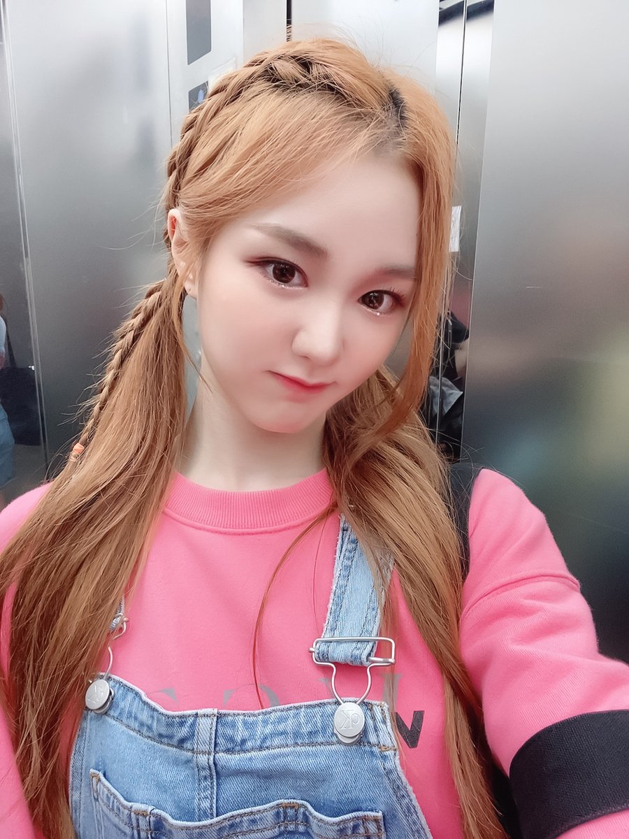 WOOAH_HM's tweet photo. [#나나]
안녕하세요 나나입니다🐰
너무 보고싶은 팬 여러분들 뭐하구 지내세요? 요즘 날씨도 안좋고 코로나도 심하고 너무 속상해요,, 그래서 그 마음을 짱구로 조금이나마 달래고 있어요,, 제 최애 캐릭터인데요 나중에 커서 집을 온통 짱구st로 만들까 생각중이에요❤ 마무리 인사는 항상 건강 조심! https://t.co/8jUSyL8NgK