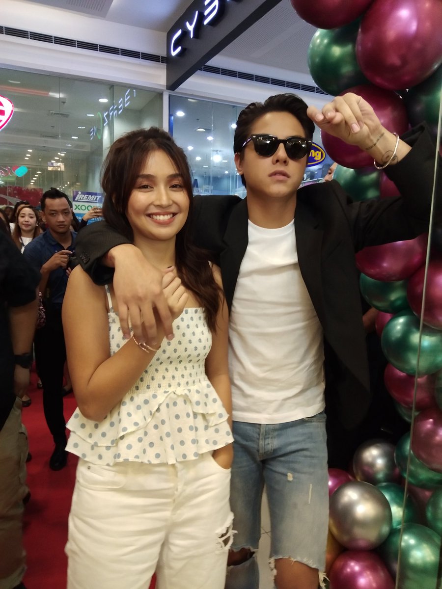 zeitgeistmommie's tweet photo. 9 years of happiness from our babies. Maraming salamat @imdanielpadilla @bernardokath 

#9YearsWithKathNiel https://t.co/GxphV3lvlh