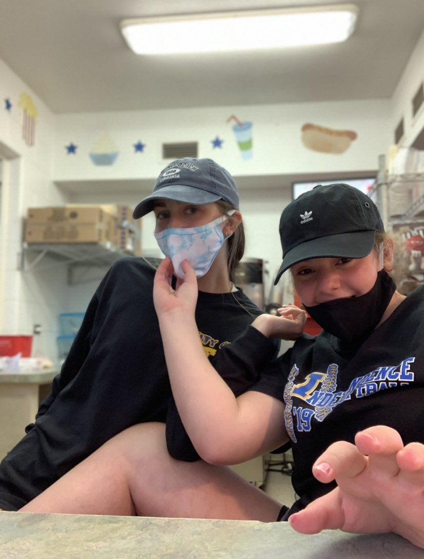emilysko11's tweet photo. happy birthday to my bestest friend ever! I miss you sm and can’t wait to see you soon 💕 you are the funniest person I know and you always make me laugh! I miss working with you, going to apt, and watching Star Wars together 🤪 I hope you had the best day ever! @MackenzieMcmah5 https://t.co/xpSz8pd7Sq