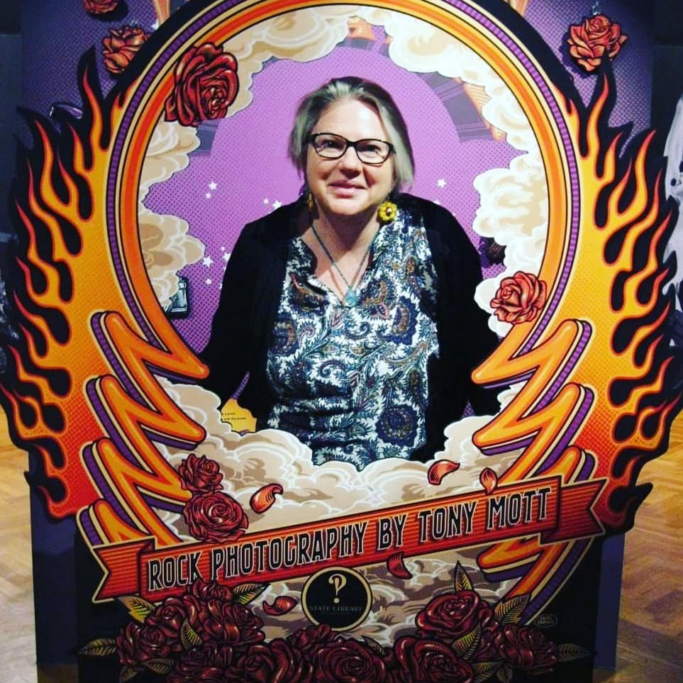 PhillipaTrelfo1's tweet photo. Remembering photo fun with a friend at 'What A Life! Rock Photography by Tony Mott' exhibition, State Library NSW about 2015-2016. #photography #musicscene #tonymott #exhibitions #statelibrarynsw #funandfriendship https://t.co/yoV5XXN9xD