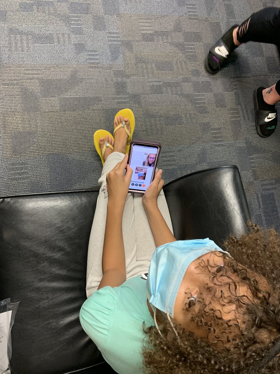 jg_risinger's tweet photo. Tonight’s Virtual Meet The Teacher was amazing to see, we missed our Buffalo fam SO much 💛 I’m just so incredibly proud of teachers and educators connecting with kids and learning how to teach in BIG new ways. @Buffaloes_SMSD #comanchestrong https://t.co/MFCb9n4EkO