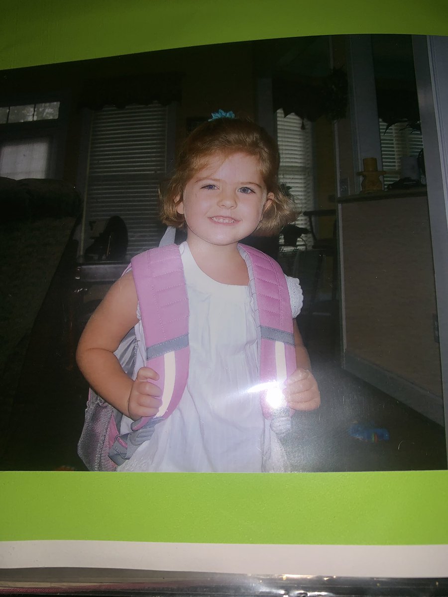 hannah_leaphart's tweet photo. it’s been awhile since my first first day huh ? #2en1or 🐾 https://t.co/eq2hUBIWCp