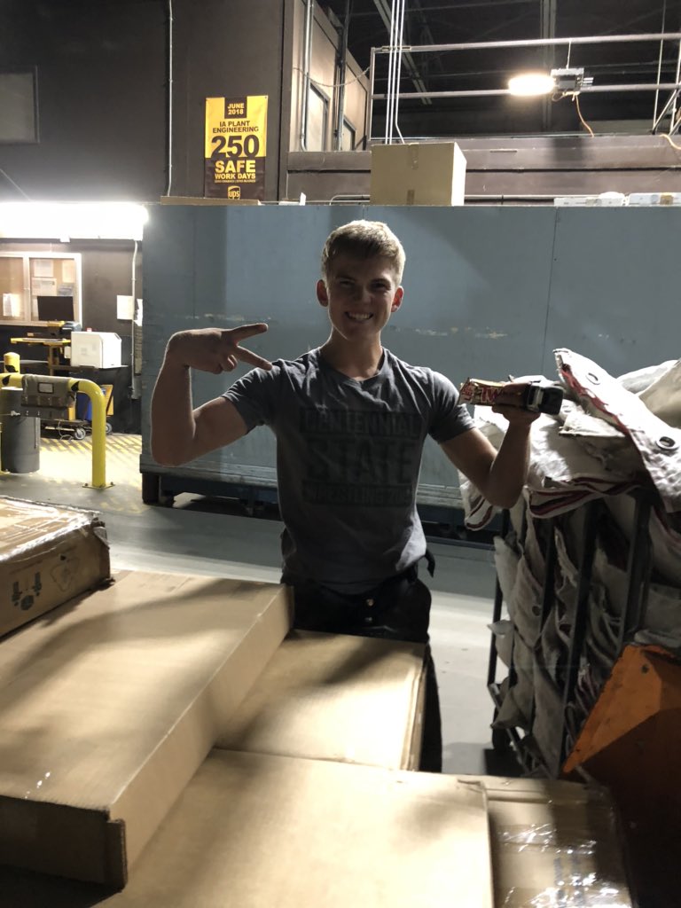 des_ups's tweet photo. Des Moines Twilight Target 0, Footwear Audit “Don’t TWIX your ankle!” #50safedays @NP_UPSers @McvayLance @MiguelR1021 @Trouble2764 https://t.co/2l5mDmbIT1