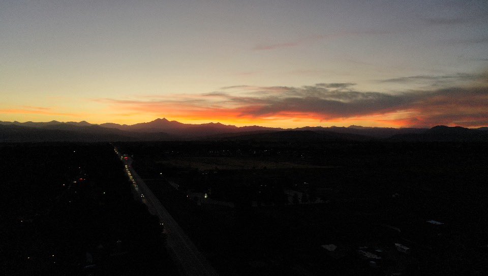 FlyingHighPhoto's tweet photo. Sunset over Ute Highway in Longmont, CO. #dronephotography #drone #dji #flyinghigh #sunset https://t.co/lAZndzBADW