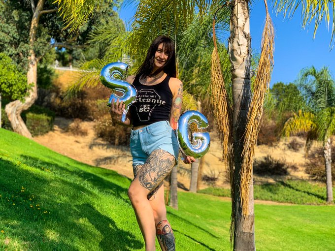 🎂 Happy birthday @SuicideGirls 🎂 You&rsquo;ve changed my life for the best! 🥰 https://t.co/zi4jr4Wiyy<a class="tags" href="/tag/suicidegirls">@suicidegirls</a>
