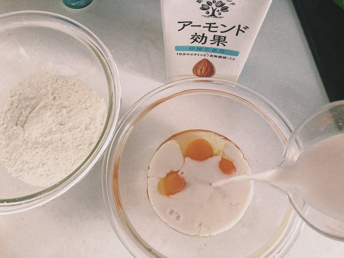 tic0321's tweet photo. さて、今日のイギリス料理は「穴の中のヒキガエル」でございます。#おうちごはん　#お腹ペコリン部　#PrideAndPudding #Twitter家庭料理　#昼ごはん https://t.co/nQJOuTzFVD
