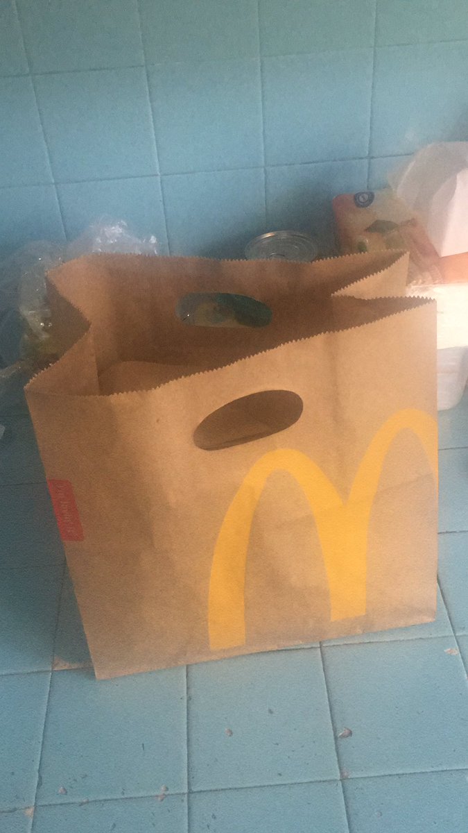 meiskenny's tweet photo. @McDonalds_ID saya beli big breakfast drive thru di McDonald Simpang Dago Bandung, di charge Rp. 2.000,- untuk penggunaan plastik. Pertanyaan saya, ini plastik atau bukan?? https://t.co/RdwrMQ3rpM