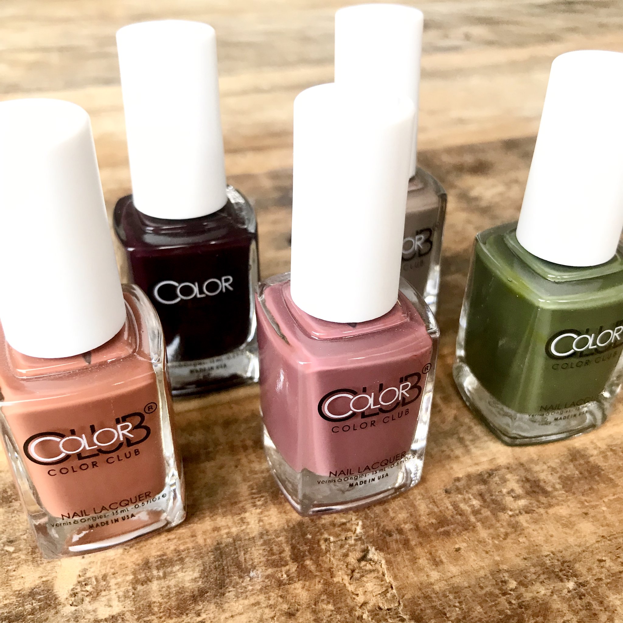 Bybirth ムラになりにくく塗りやすい トップコートなしでもツヤツヤになる と人気の Forsytheカラークラブ の秋新色が届きました これからの季節にピッタリのベイクドカラー全5色を編集部員が早速お試し 年9月3日 木 より発売中です