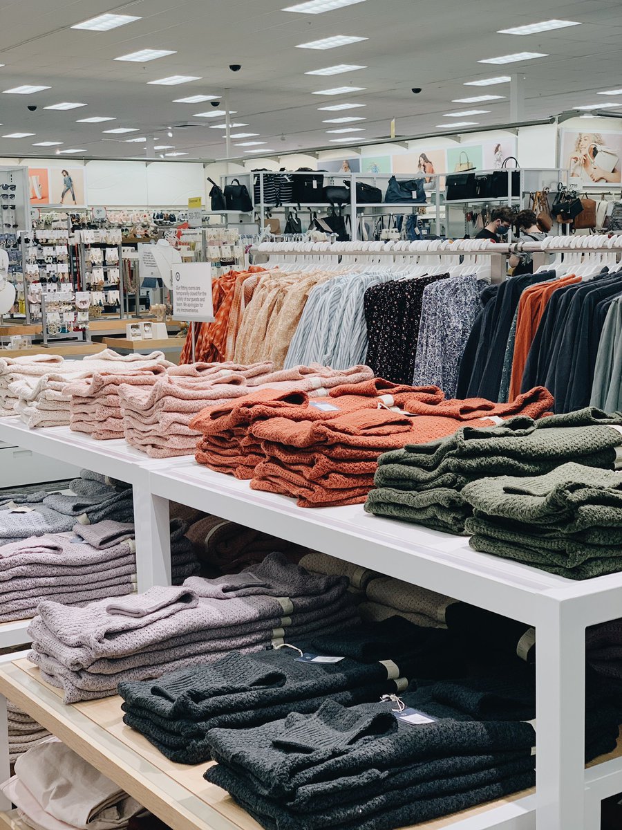 aprovencalvm's tweet photo. fall has arrived at #T2530 🍁🍂 #UniversalThread has looks for every fall activity you could dream of. 💫 #TargetStyle #WorkSomewhereYouLove https://t.co/JQeoBEylh1